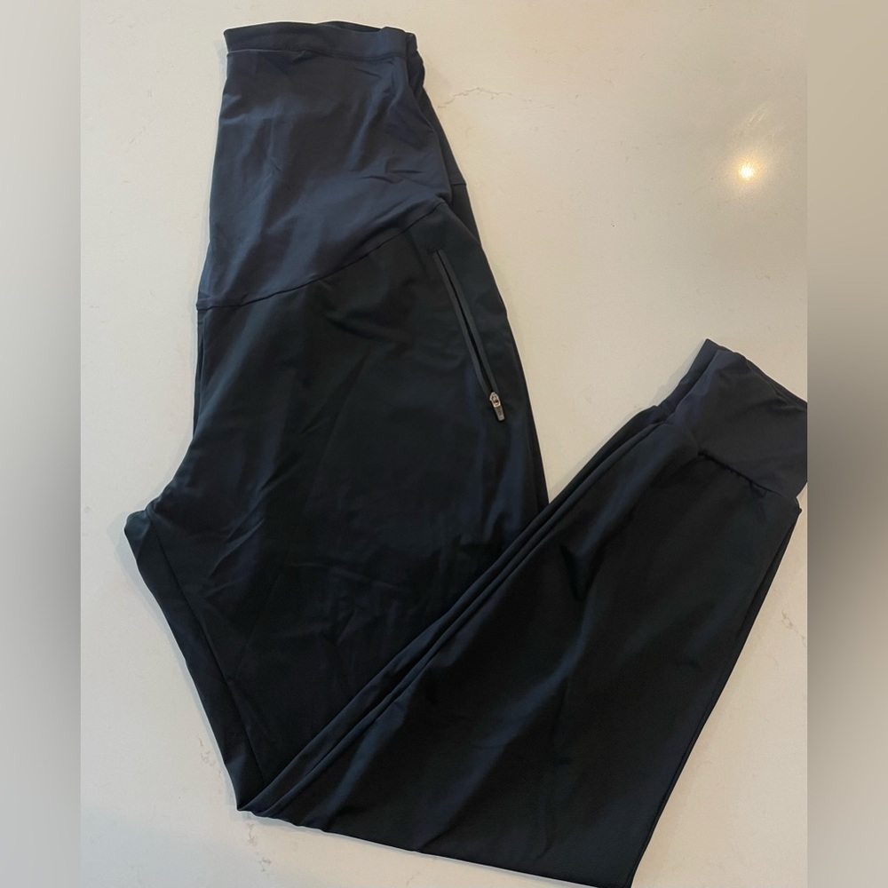 Maternity - Amazon black joggers L